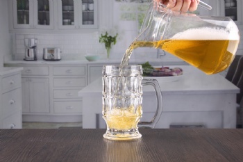 Wholesale 380ml unique shape chalice pint glasses hand blown beer glasses in bulk